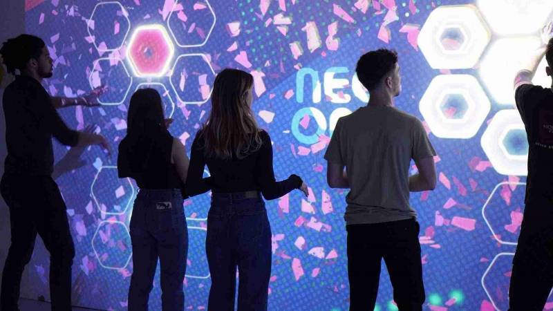 Augmentez la cohésion de votre équipe avec le mur NéoXpérience : le jeu nouvelle génération pour les entreprises autour du var et autres départements